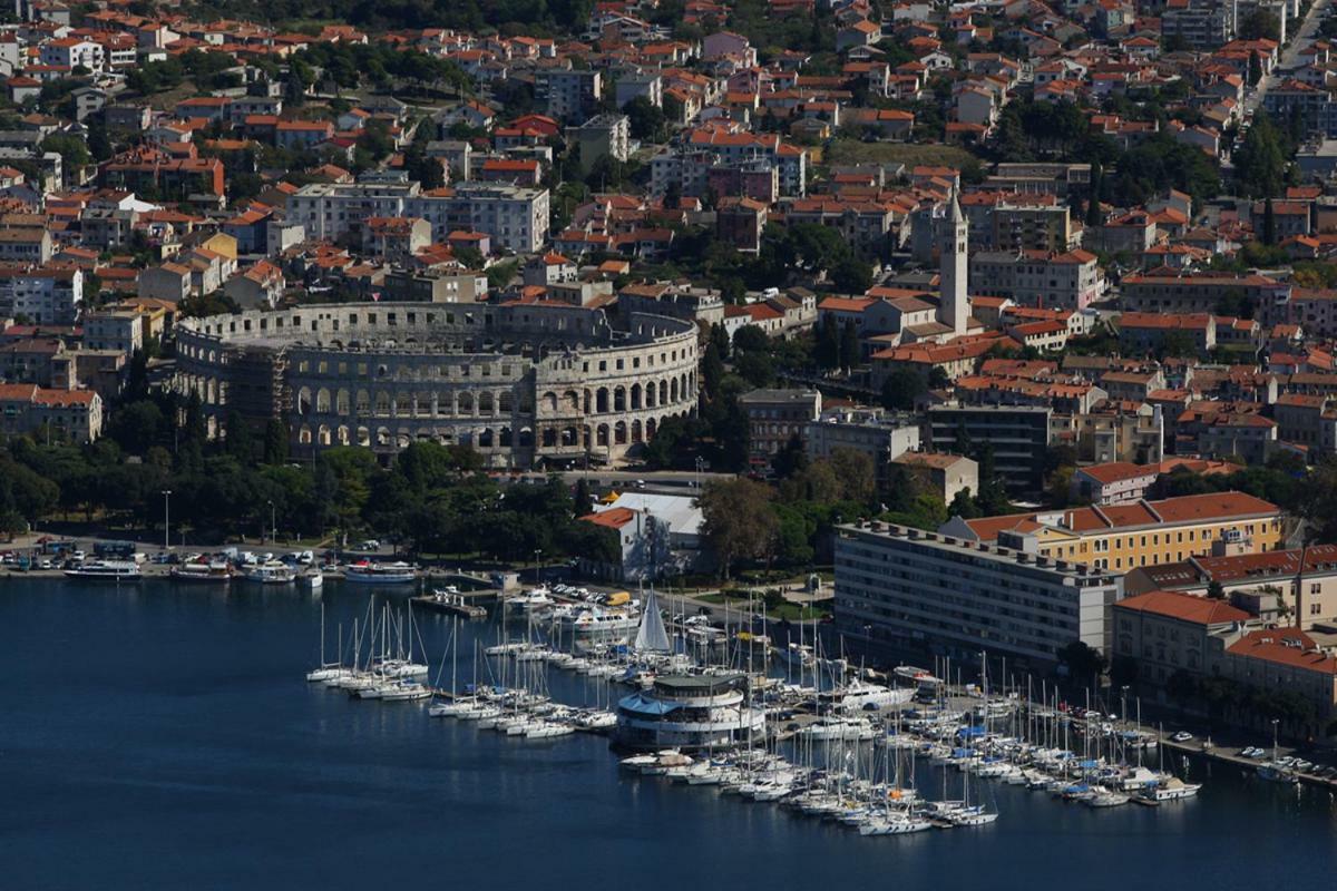 Villa Doric Pula Buitenkant foto