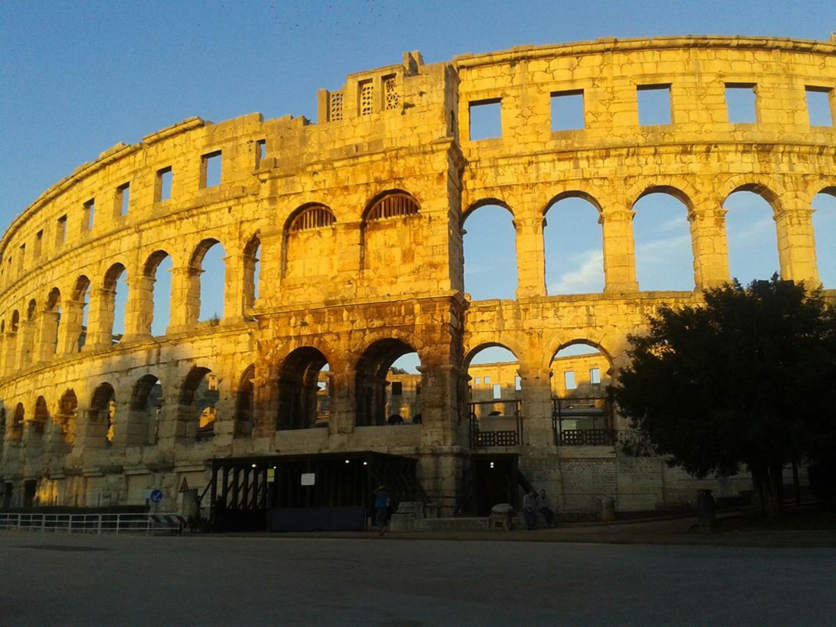 Villa Doric Pula Buitenkant foto