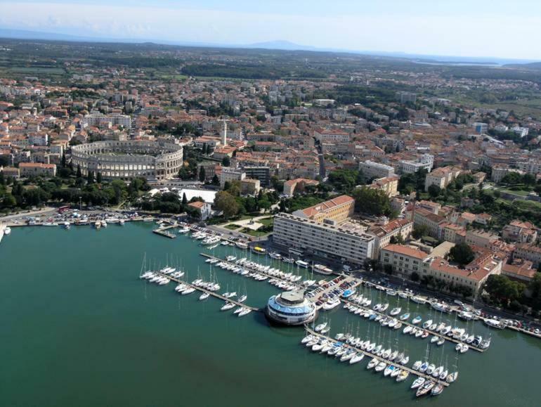 Villa Doric Pula Buitenkant foto