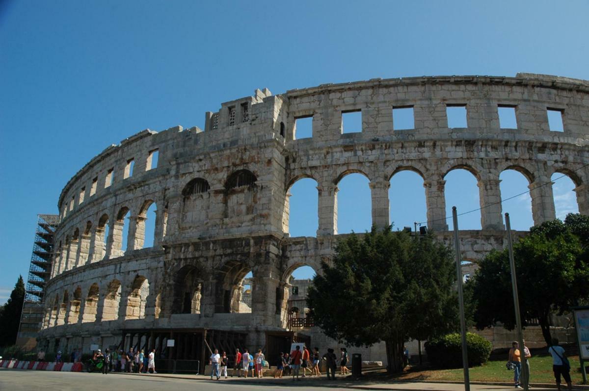 Villa Doric Pula Buitenkant foto